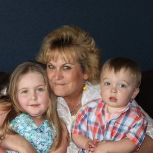 Meet your Posher, Lora